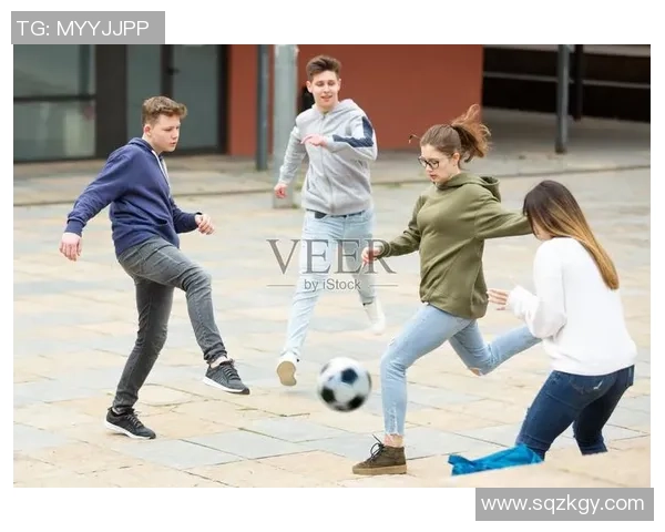 外国街头足球明星挑战赛引发热潮球迷热情参与展现技巧与魅力